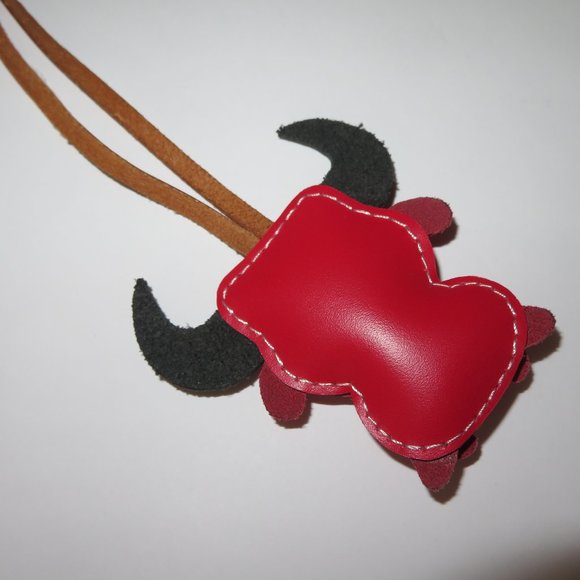 Cool Leather Bull Key Ring Key Fob Bag Charm - Picture 5 of 12